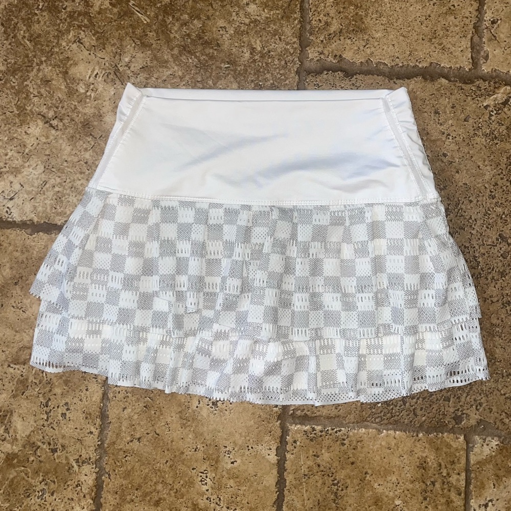 LUCKY IN LOVE white and grey tennis skirt checkered tier pattern size M